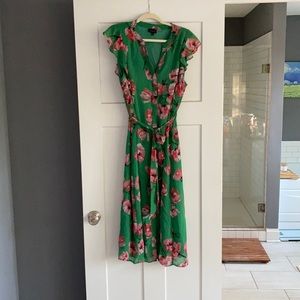 Kelly green modi’s dress with red poppy design
